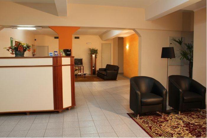 Euro Hotel กูรีตีบา ภายนอก รูปภาพ